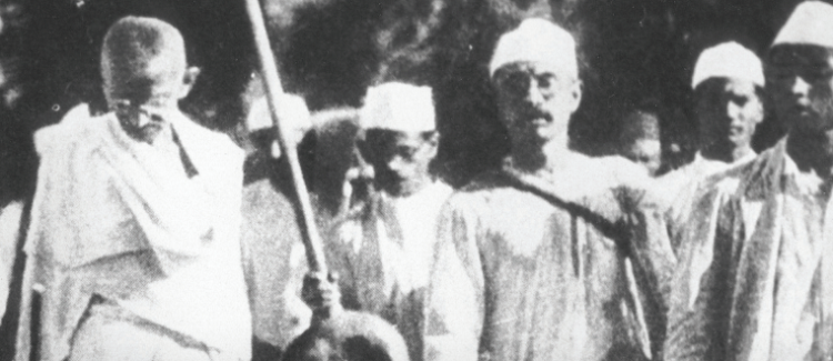 Ghandi during the Salt MArch, March 1930. Yann/Wikimedia Commons. 